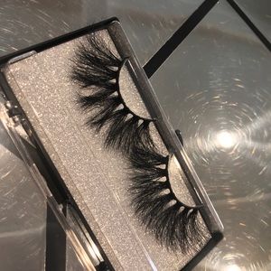 25MM LASHES!!